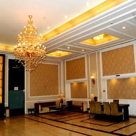 Hotel Royal Panna Shahjahanpur ภายนอก รูปภาพ