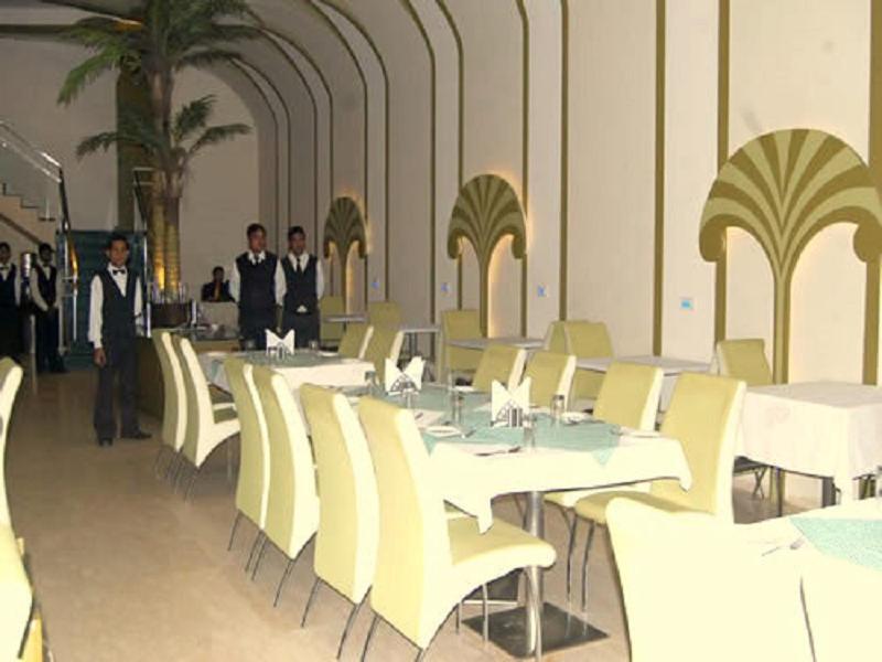 Hotel Royal Panna Shahjahanpur ภายนอก รูปภาพ