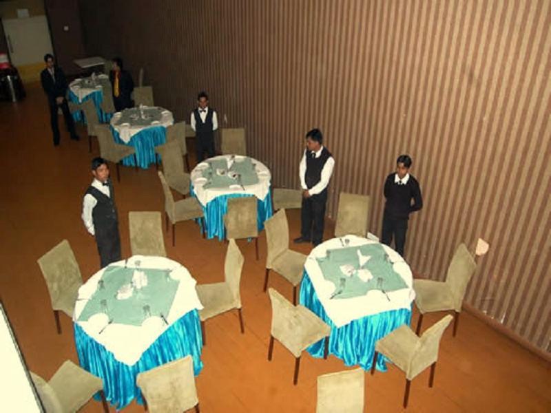 Hotel Royal Panna Shahjahanpur ภายนอก รูปภาพ