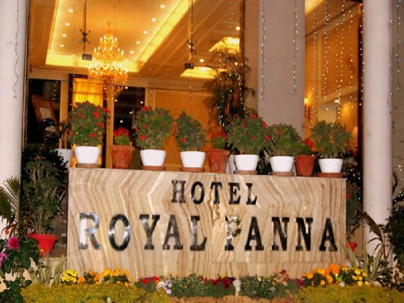 Hotel Royal Panna Shahjahanpur ภายนอก รูปภาพ